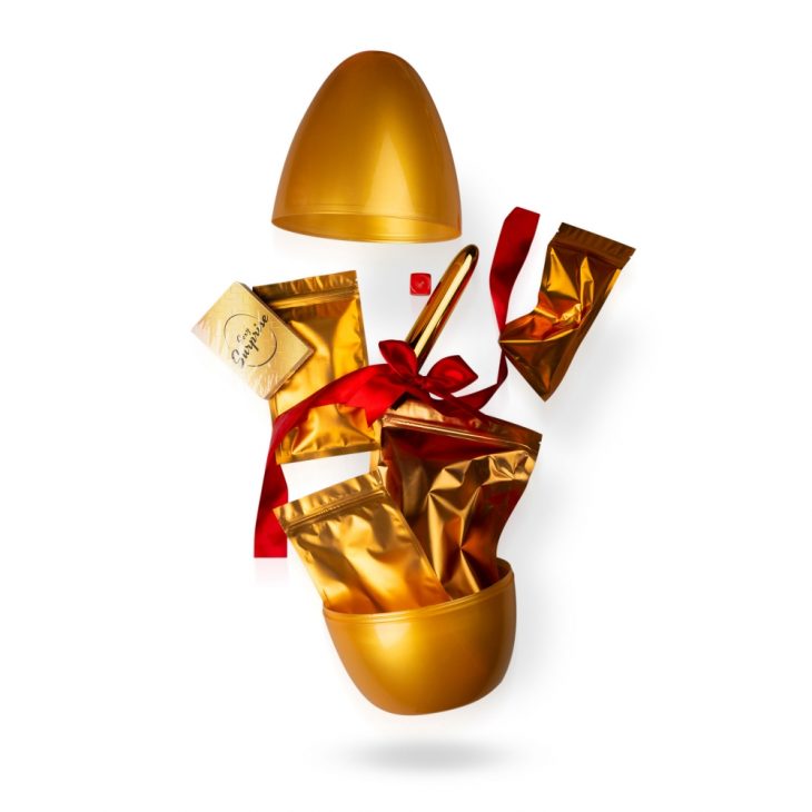 Coffret œuf de Pâques sexy surprise egg ouvert, avec paquet dorés