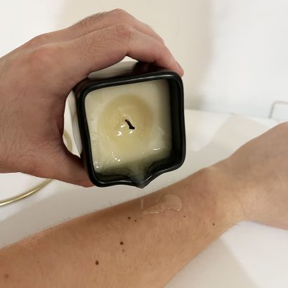 Photo de la cire de la bougie de massage à la vanille de la gamme Artisans des Sens de la marque Maison Close.