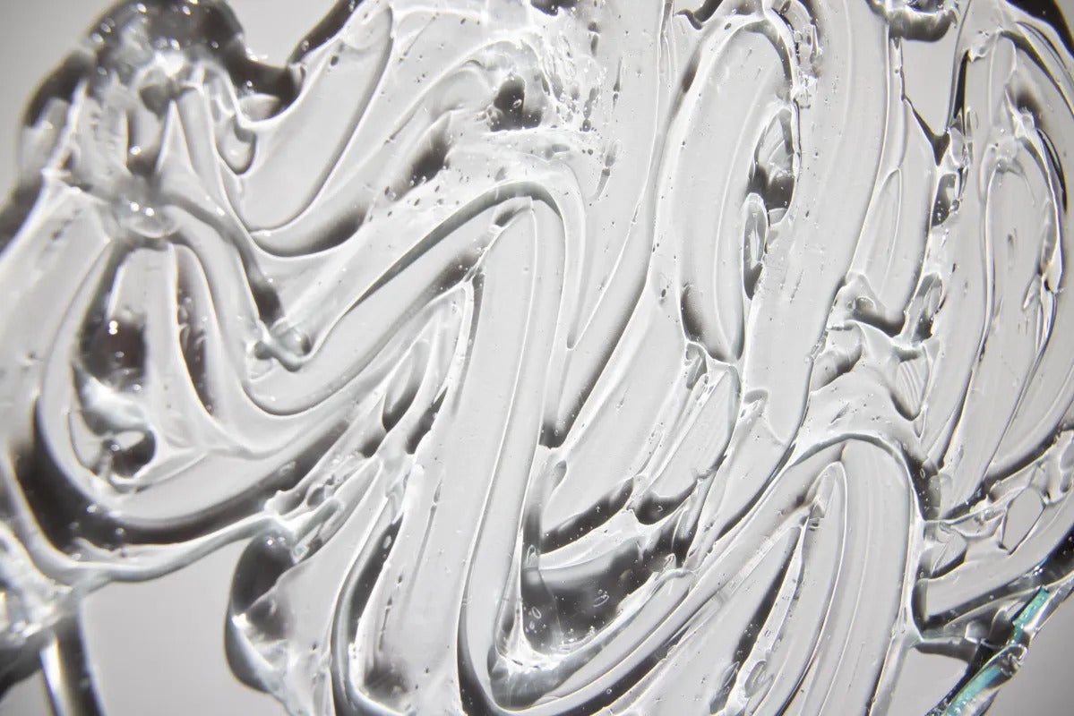 du gel étalé sur une vitre