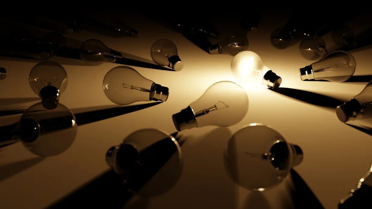 plein d'ampoules qui s'illumine