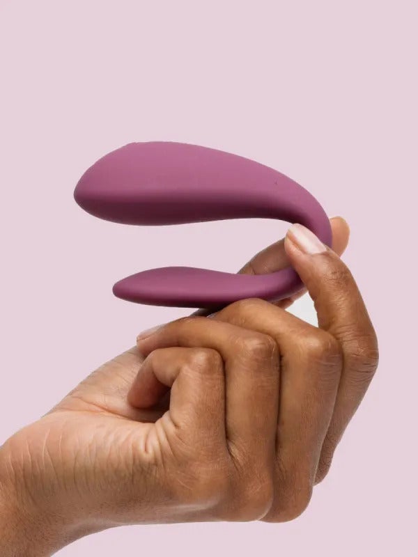 Stimulateur pour couple Mon Ami pris dans une main