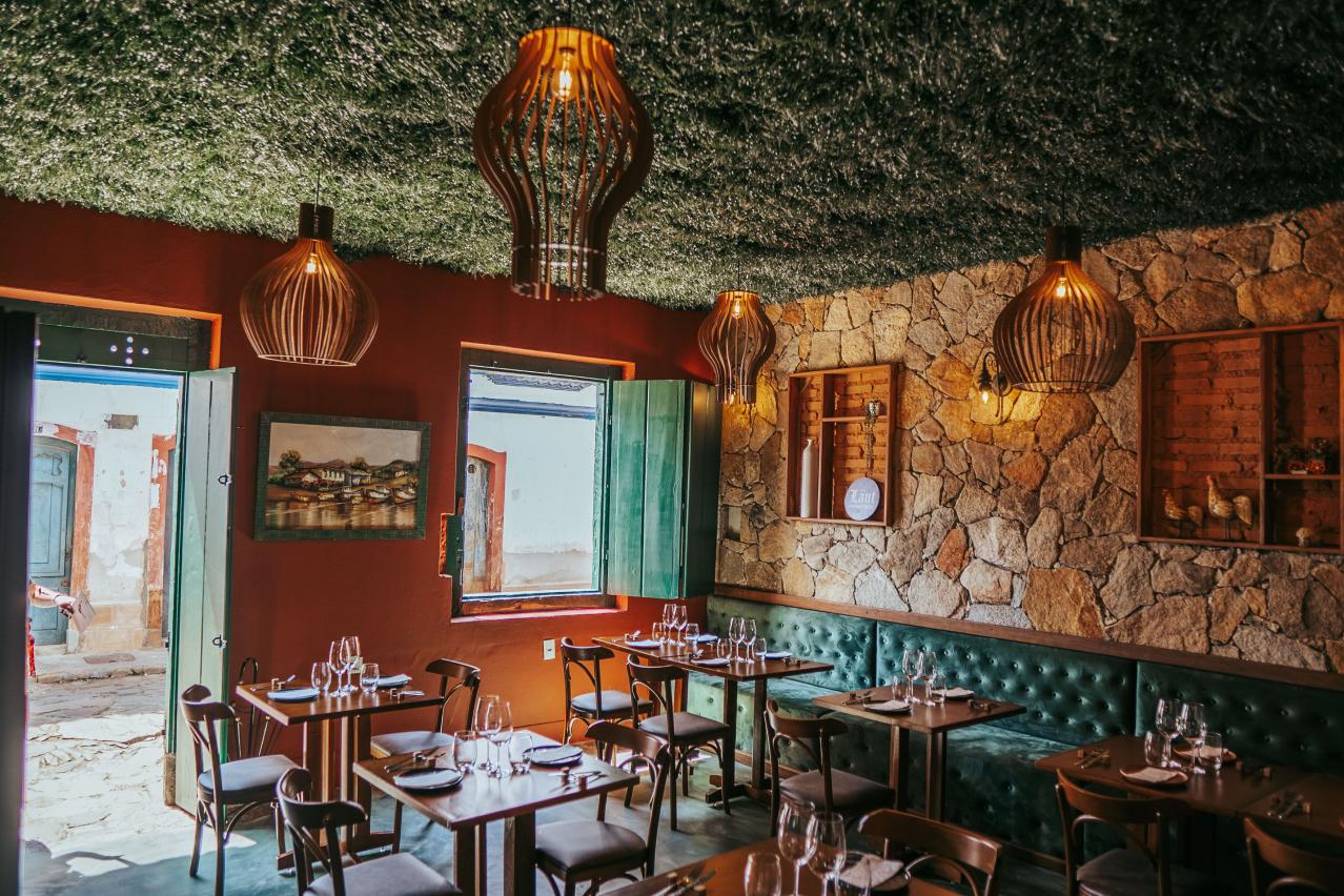 int&eacute;rieur vide d'un restaurant