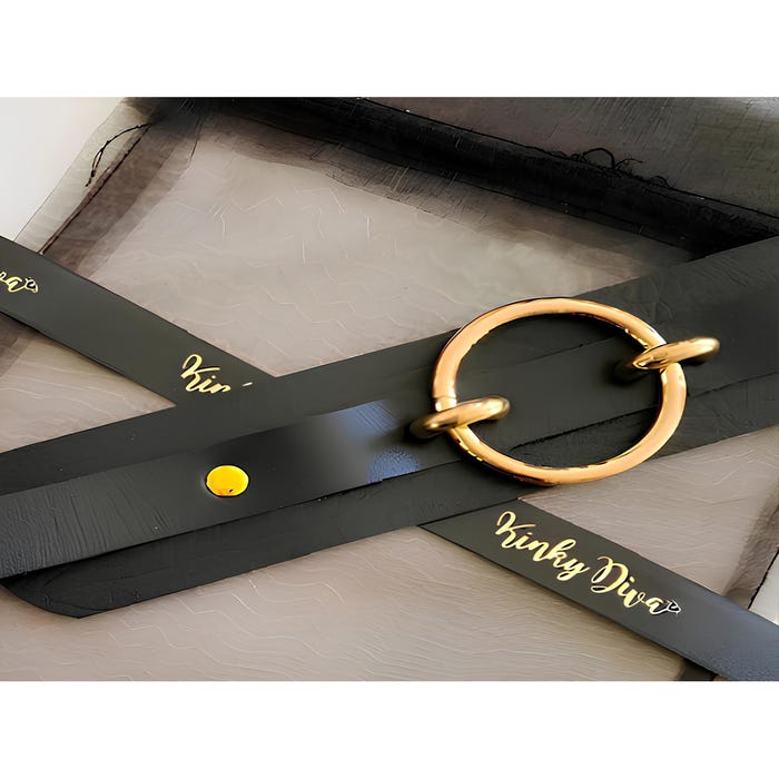 Collier BDSM anneau noir et or