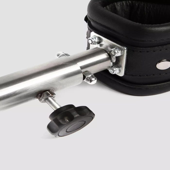Kit barre d'écartement et menottes en cuir Deluxe