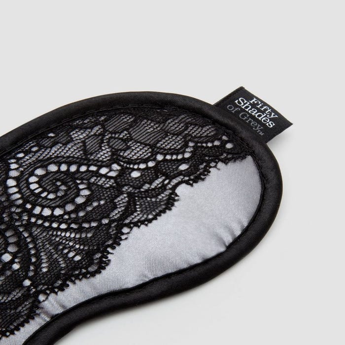 Masque dentelle et satin Play Nice