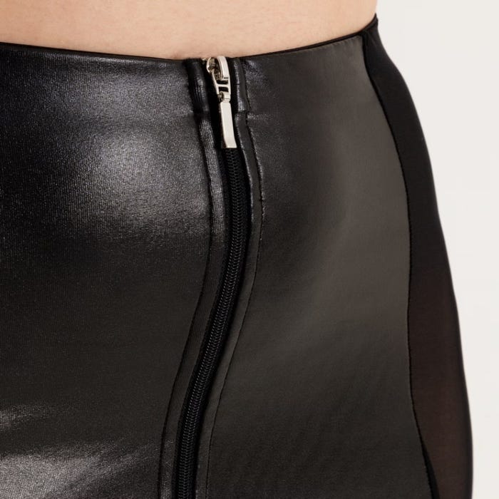 Mini-jupe taille haute effet cuir noir et dentelle à zip Fierce (Medium)