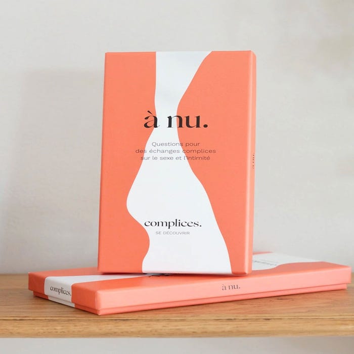 Jeu de cartes pour couple à nu.