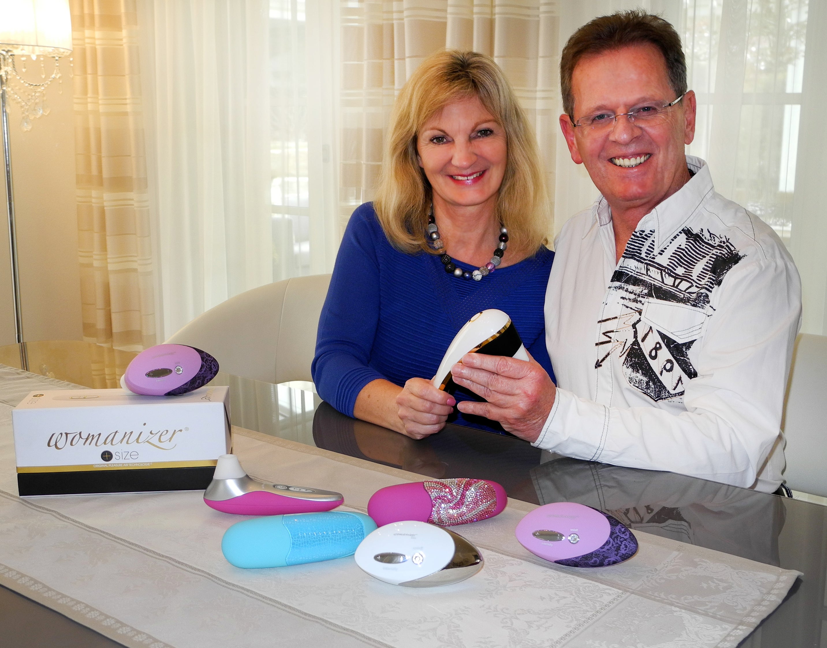 Brigitte et Michael Lenke avec leur produits Womanizer